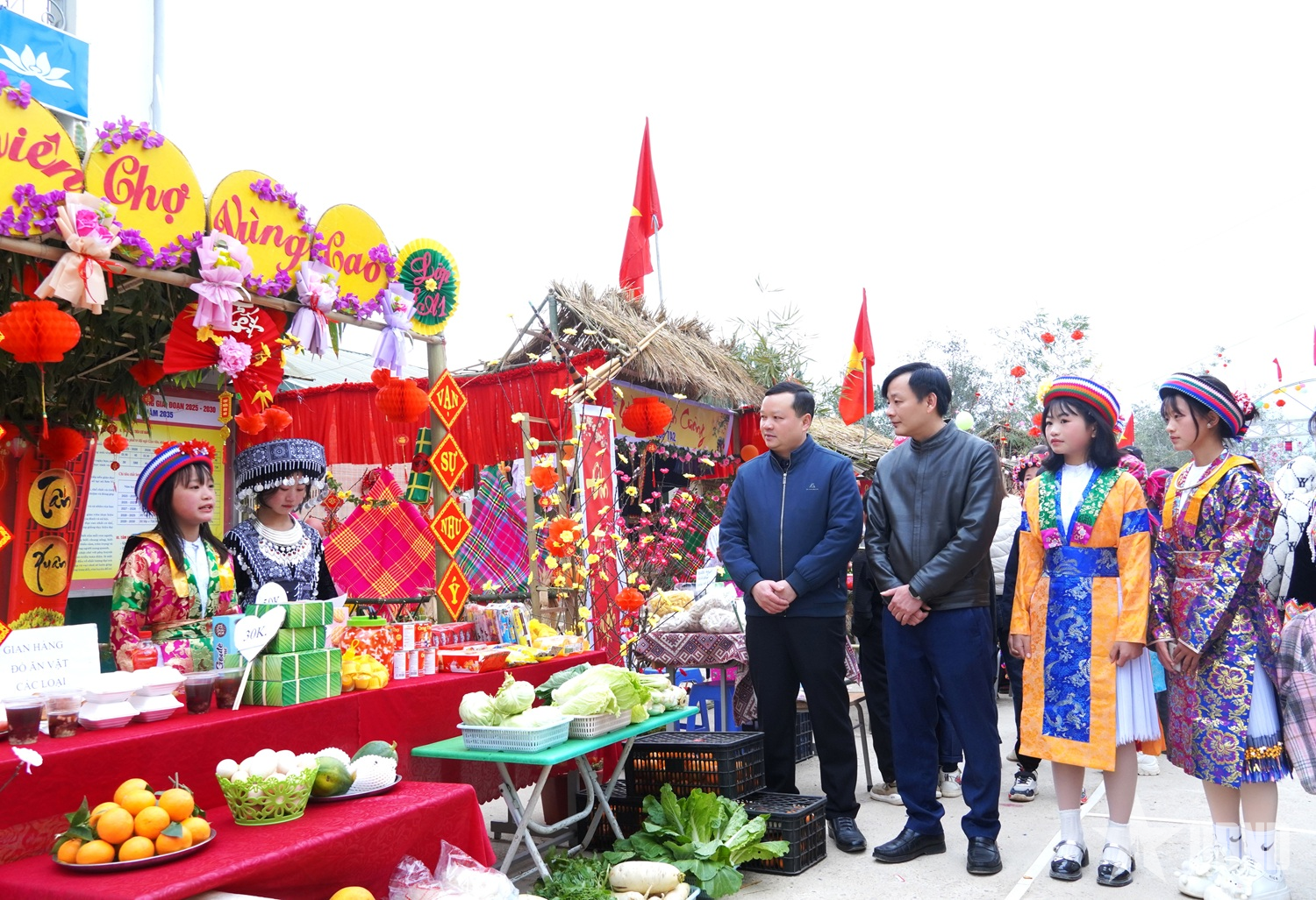 Hội chợ Tết “Xuân biên cương 2026” nơi lưu giữ văn hóa truyền thống

